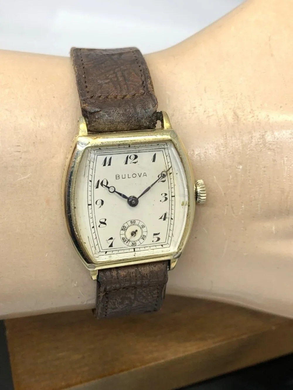 Bulova Men's Watch Vintage Waltham Manual Wind 14k Gold Filled Case Leather 28mm